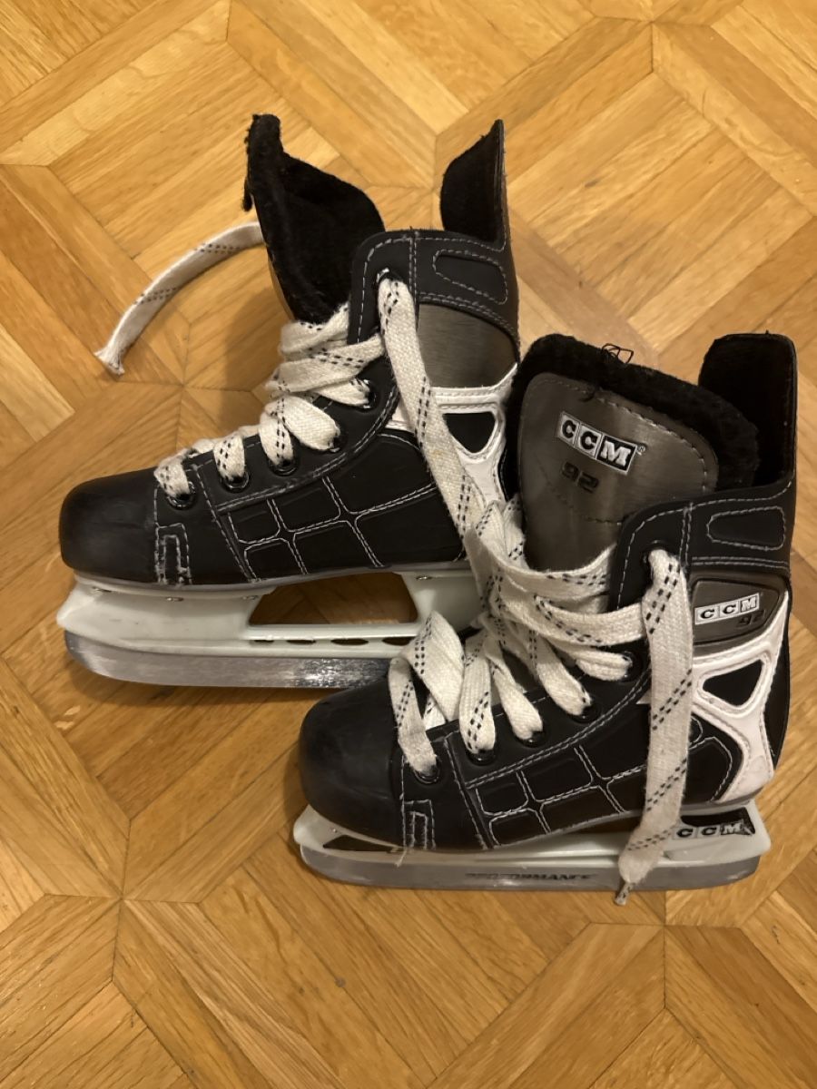 Ccm Pattini da ghiaccio: Eishockeyschlittschuhe CCM Grösse 28 – Usato da Kilchberg ZH venduto da rke_tf6m 6