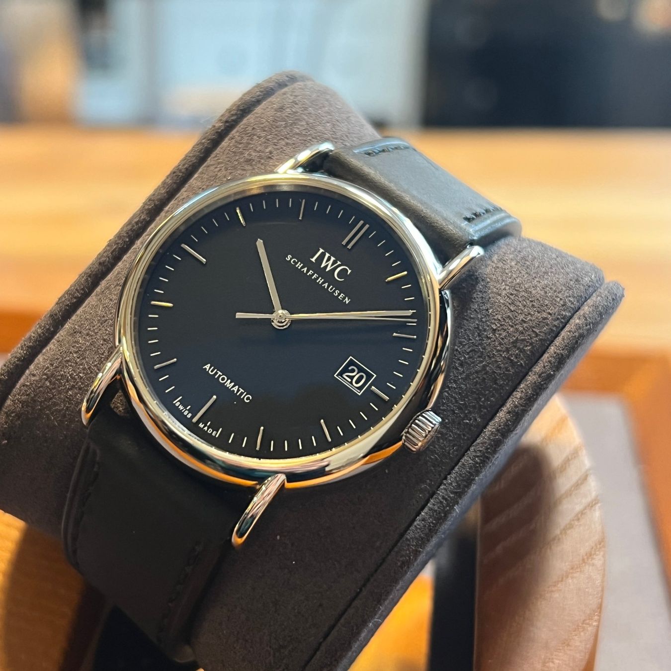 IWC Orologi: IWC Portofino Automatic Date Black Dial IW353304 – Usato da Carouge GE venduto da Watchaser 8
