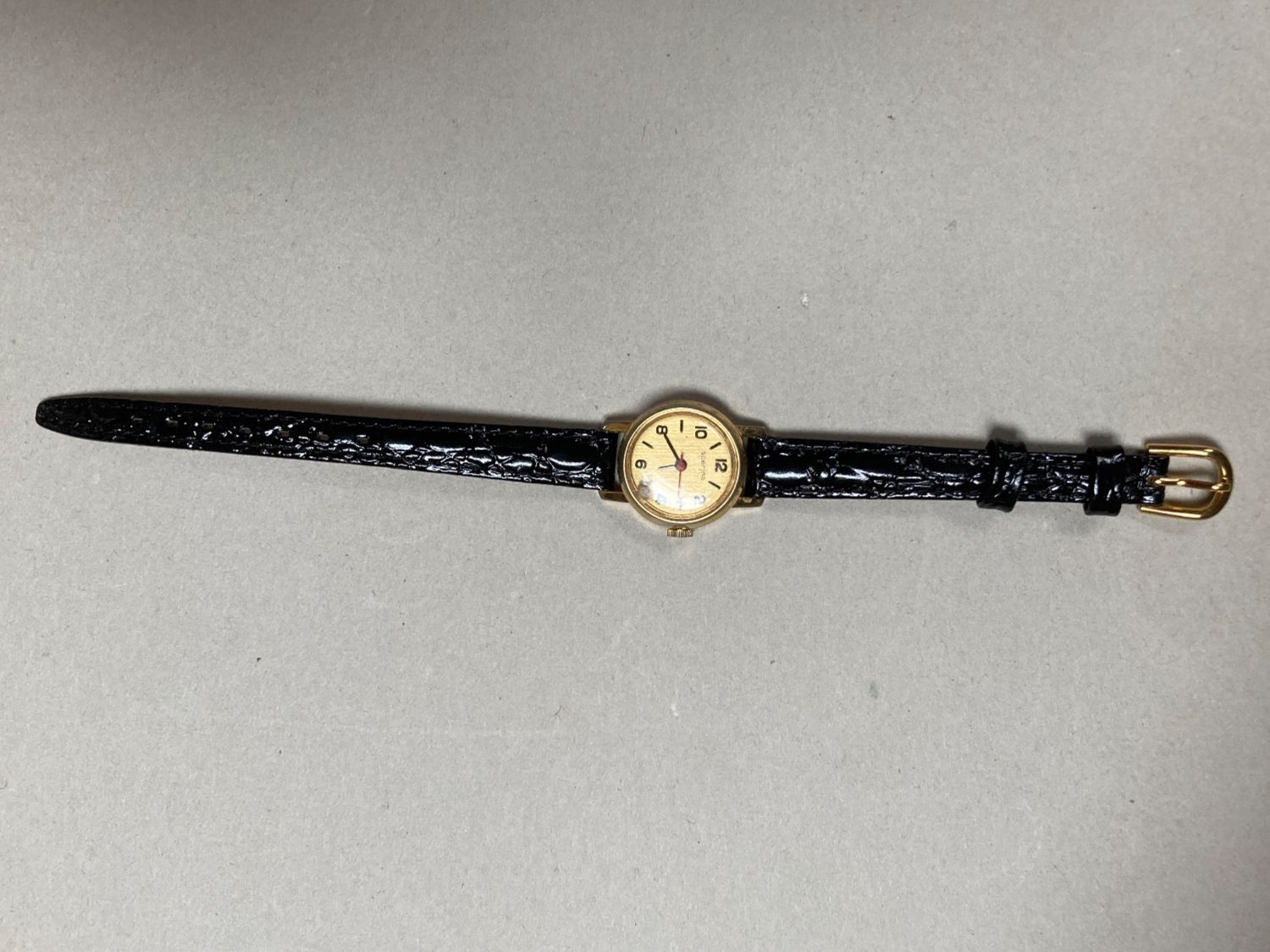 Swiss Montres: Damenuhr - mechanisch – D'occasion à zürich par papalapa