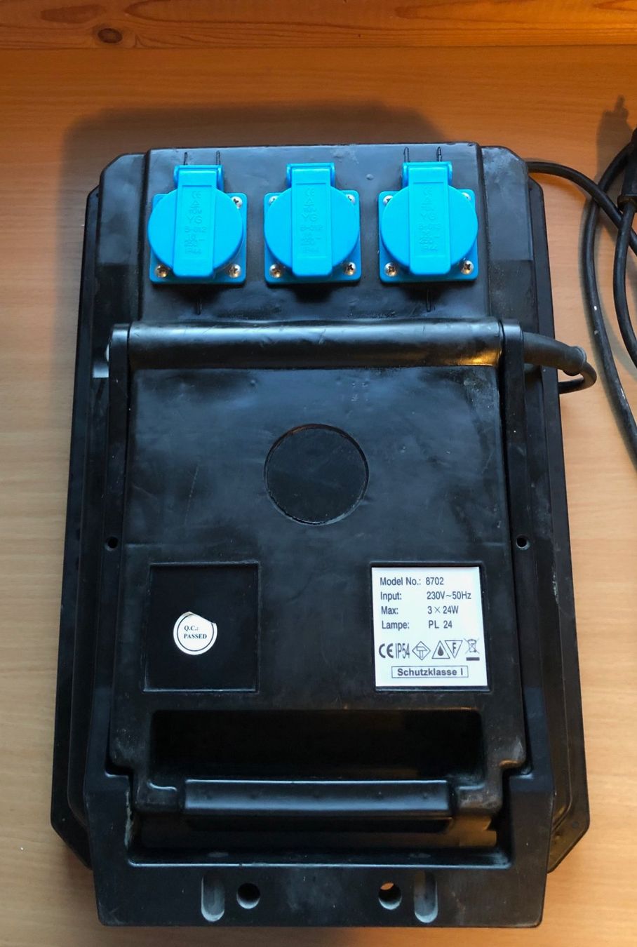 Electrotechnique: Baustellen-Scheinwerfer mit Stromverteilung – D'occasion à Buchs SG par Handyman77 2