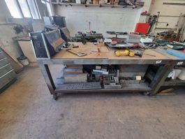 72. Massiver Werkbank / Werkstattwagen