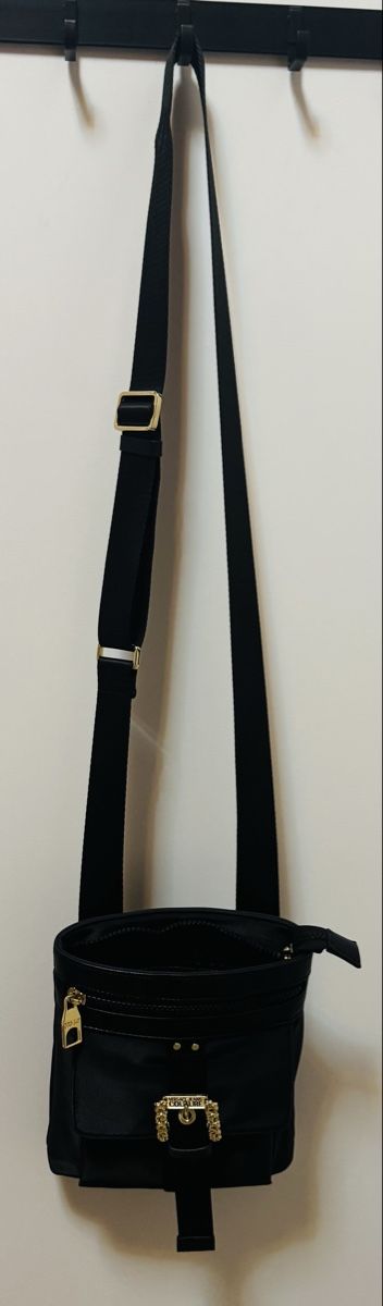 Versace Autres vêtements & accessoires: Borsa a tracolla Versace Jeans Couture Unisex nero – D'occasion à Volketswil par mau_9pxs 5