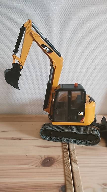 Escavatori: Cat Schauffelbagger – Usato da Zürich venduto da natalie133 1