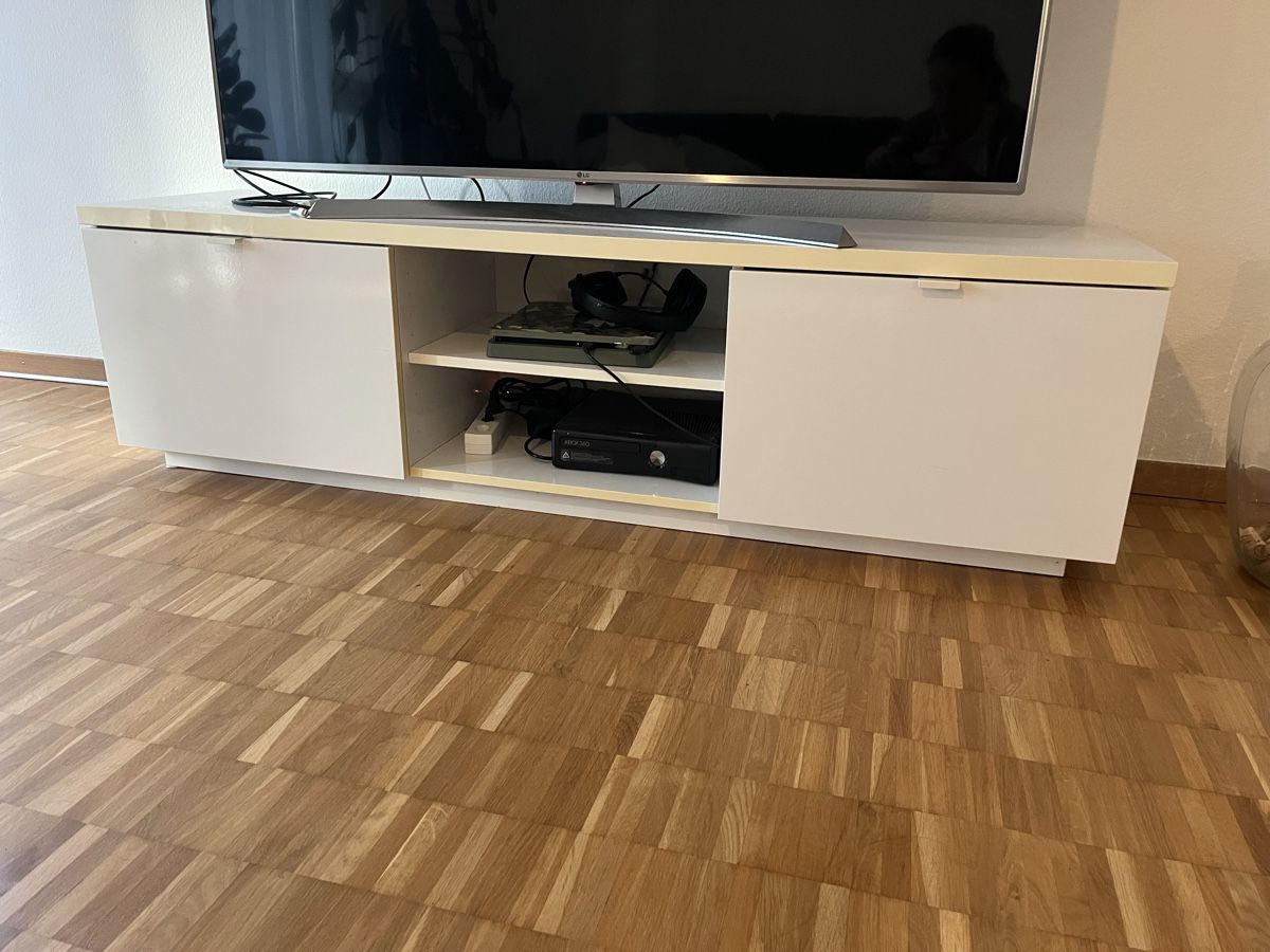 Ikea Meubles TV: Fernsehmöbel Gratis – D'occasion à Wetzikon ZH par urdub97