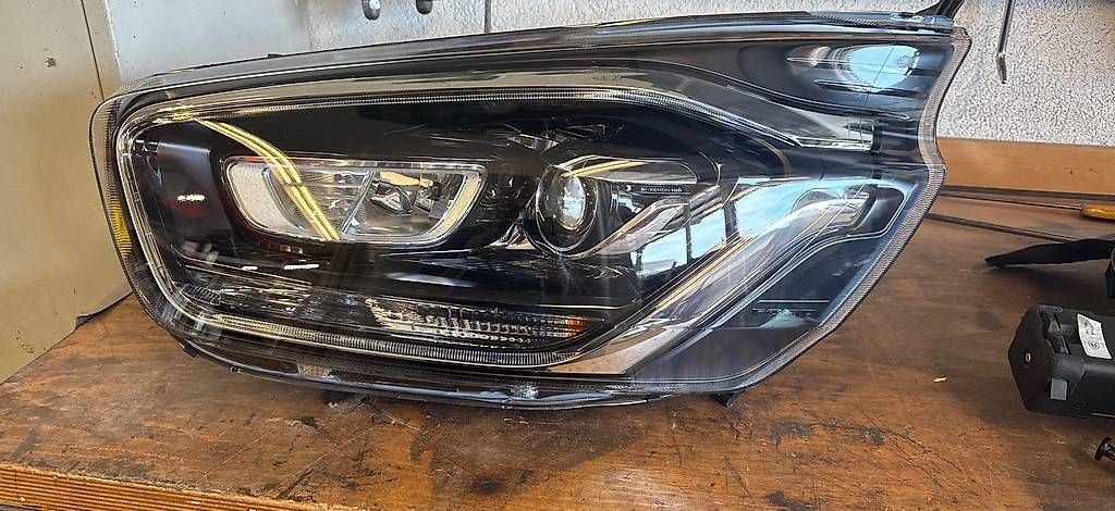 Ford Fari: Ford Transit/Tourneo Scheinwerfer – Usato da Ueberstorf venduto da rem_rk9v