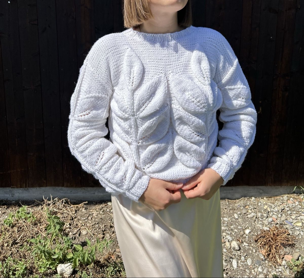 Pullover & Sweatshirts: Wunderschöner handgestrickter Damenpullover in Weiß mit eine – Neu und originalverpackt aus Rüthi (Rheintal) von gro_b2bz