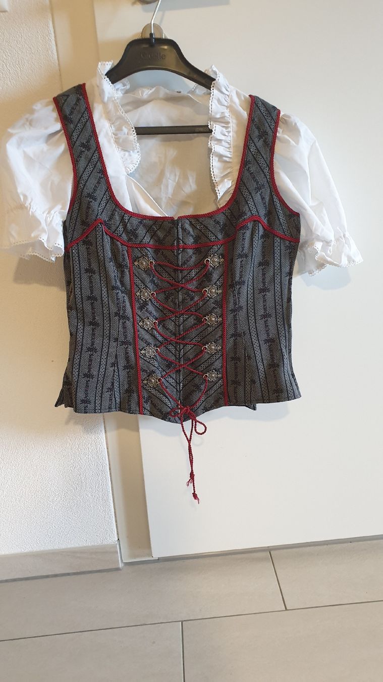 Lotti di vestiti: Original Edelweiss- Mieder mit Bluse – Usato da Schübelbach venduto da Holdi-8 2