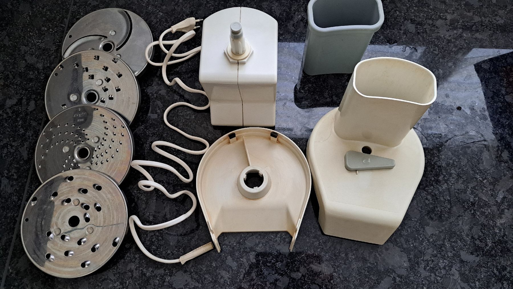 Zyliss Elettrodomestici da cucina: Gemüseschneider  4 Scheiben guter Zustand – Usato da Wattwil venduto da weber61 1