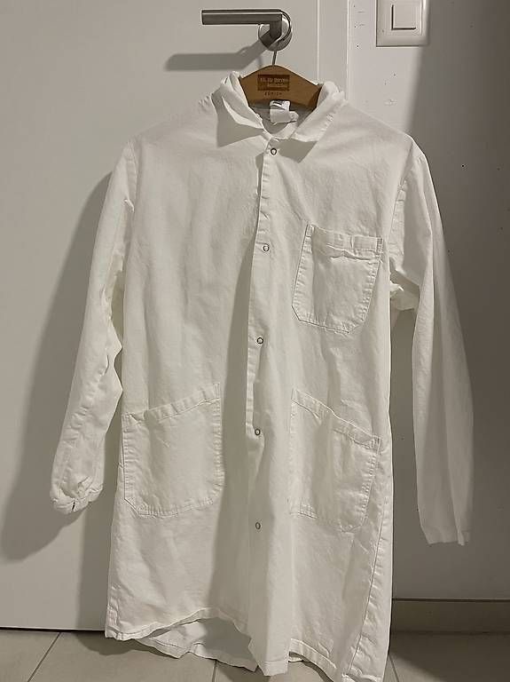 Camicette: Blouse de chimie taille M – Usato da Jouxtens-Mézery venduto da mat_yy9b