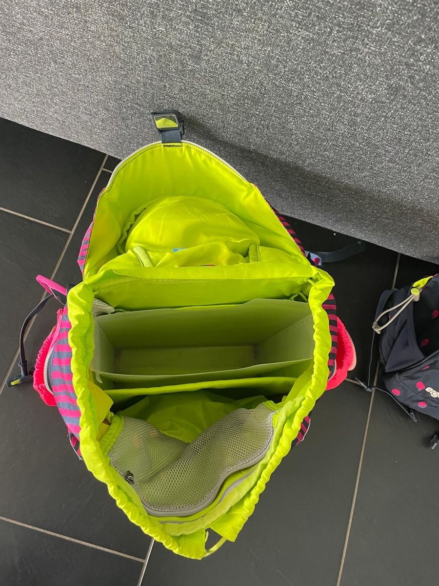 Ergobag Kindertaschen: Ergobag Schulrucksack Set mit Regenhuelle gebraucht – Gebraucht aus Dottikon von Wolf83 3
