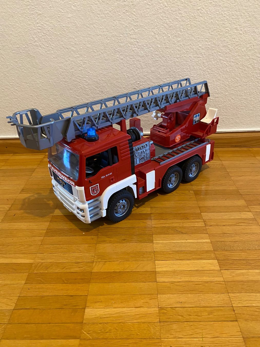 Jouets: Camion pompier enfants – D'occasion à Basel par OK2010