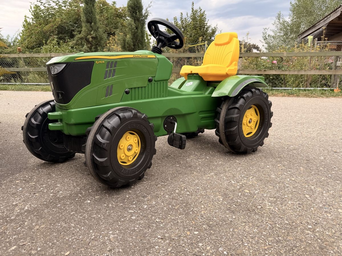 John Deere Fahrzeuge für Kinder: John Deere 6210R Kinder Trettraktor – Neu (gemäss Beschreibung) aus Ufhusen von Zibbs