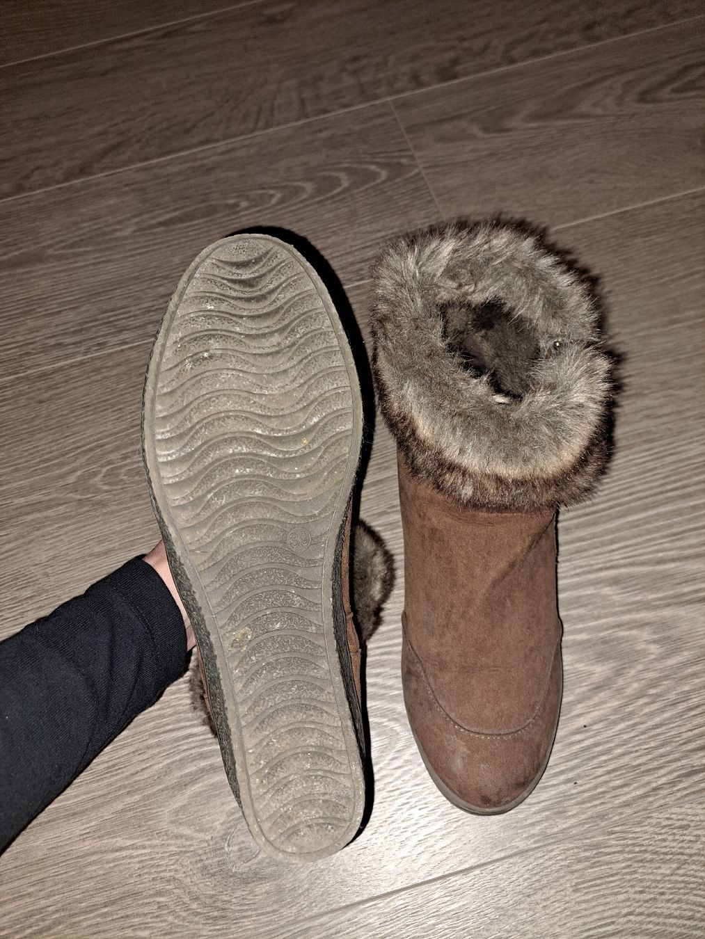 Scarpe da donna: Kuschelige Winterstiefel Gr. 39 – Usato da Wetzikon ZH venduto da secondhandsfashion 3