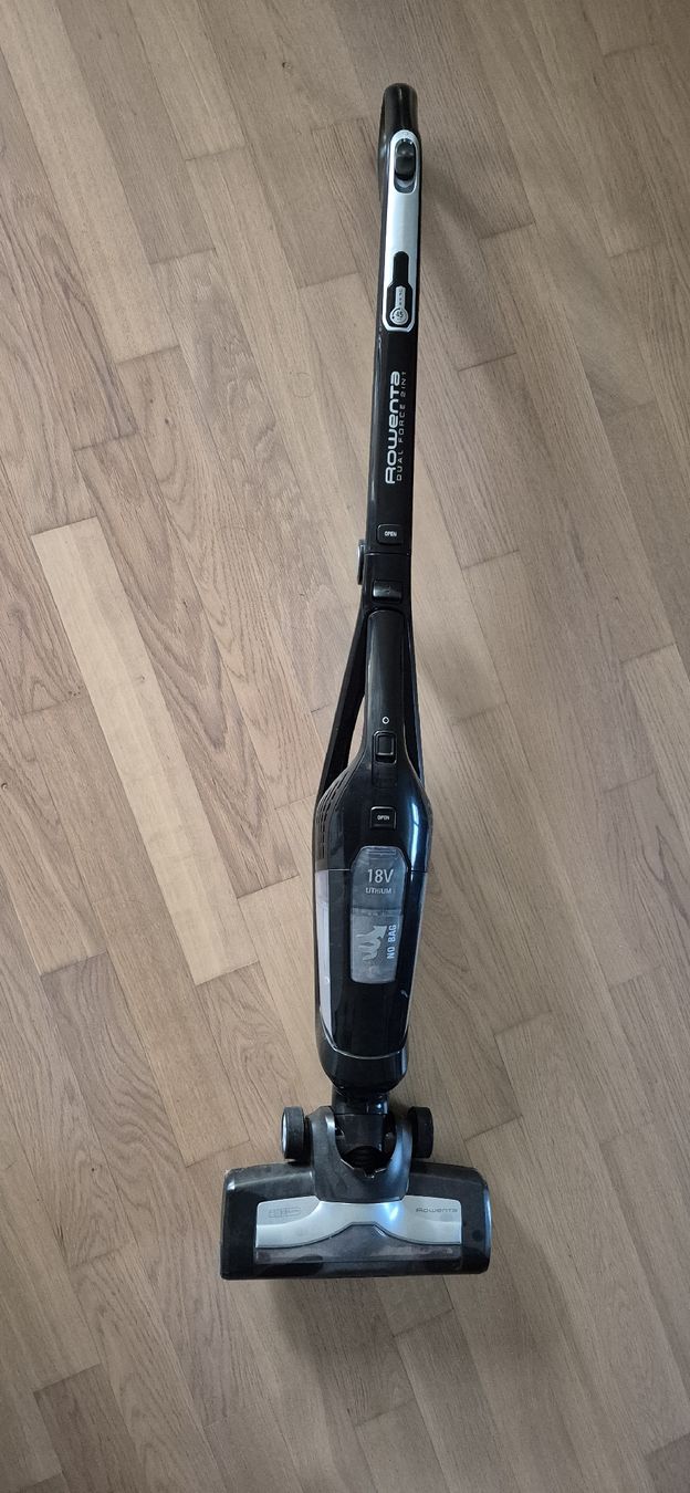 Aspirapolveri & Accessori: Staubsauger mit integriertem Handstaubsauger – Usato da Boniswil venduto da sel_haeusi 1