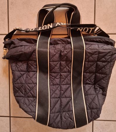 Schultertasche 48x40 cm, Zara, schwarz gesteppt