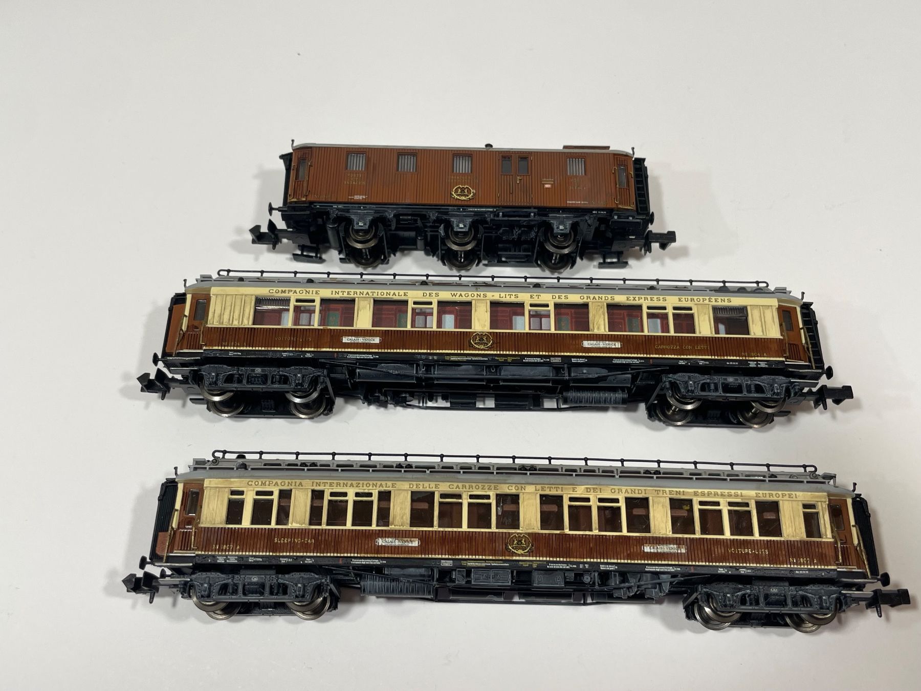 Hobbytrain Modellini di ferrovie: Hobbytrain H22102 3 teiliges Simplon-Express CIWL Set – Nuovo (secondo la descrizione) da Wilderswil venduto da Modellbahn-Shop-Moll 3