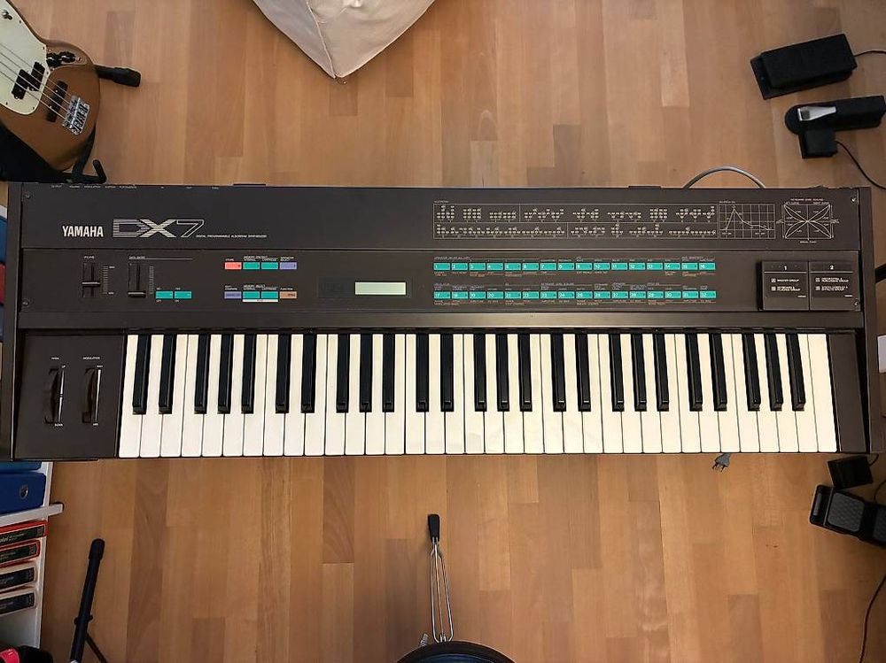 YAMAHA DX7 Vintage en très bon état avec flight case (D'occasion) à ...