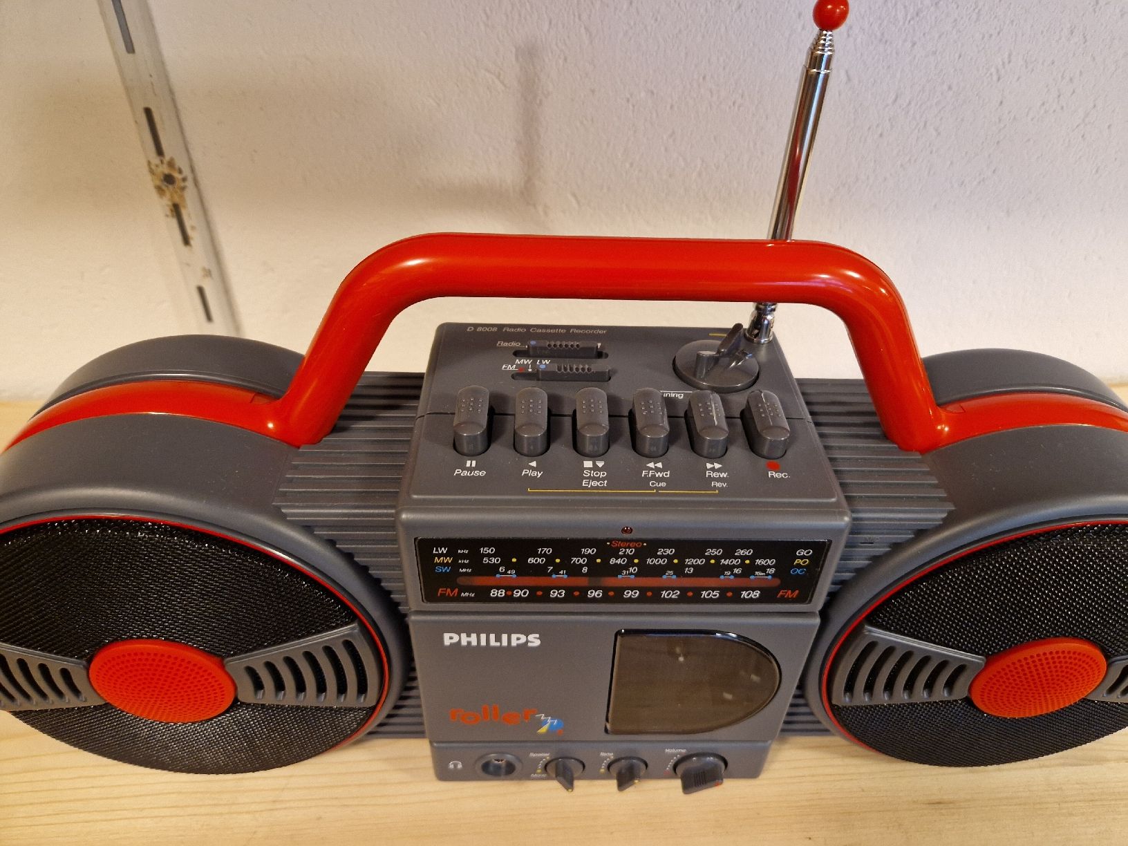 Philips Radio: PHILIPS Roller D8008 – Nuovo e nell'imballaggio originale da Einsiedeln venduto da Radiofreund 1