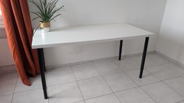 Schreibtisch Ikea weiss / schwarze Beine