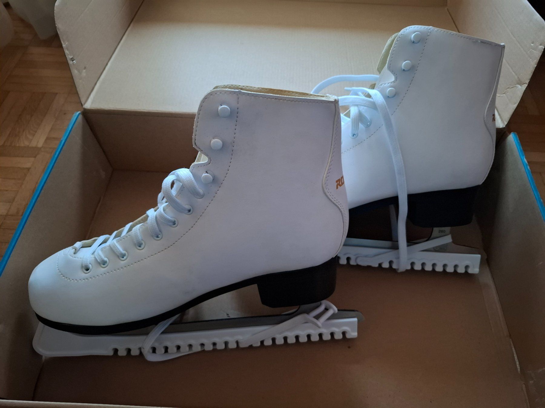 Pattini da ghiaccio: Schlittschuhe ROCES, Gr.44 weiss, neu – Nuovo (secondo la descrizione) da Zürich venduto da Sonnebluemeli