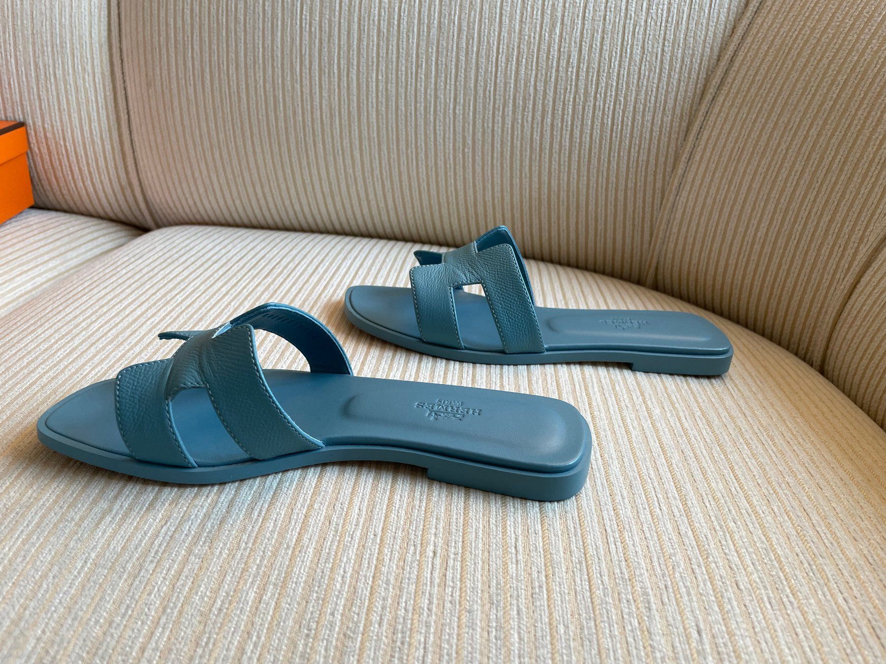 Hermès Damenschuhe: HERMÈS Sandalen Oran (Gr. 36) – Gebraucht aus Zürich von  3