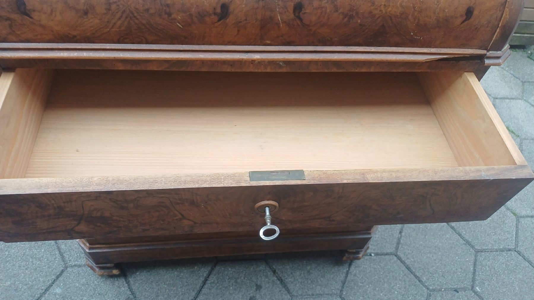 Fasciatoi & Accessori: Antike Kommode Nussbaum – Usato da Flawil venduto da Pinkmalibu 8