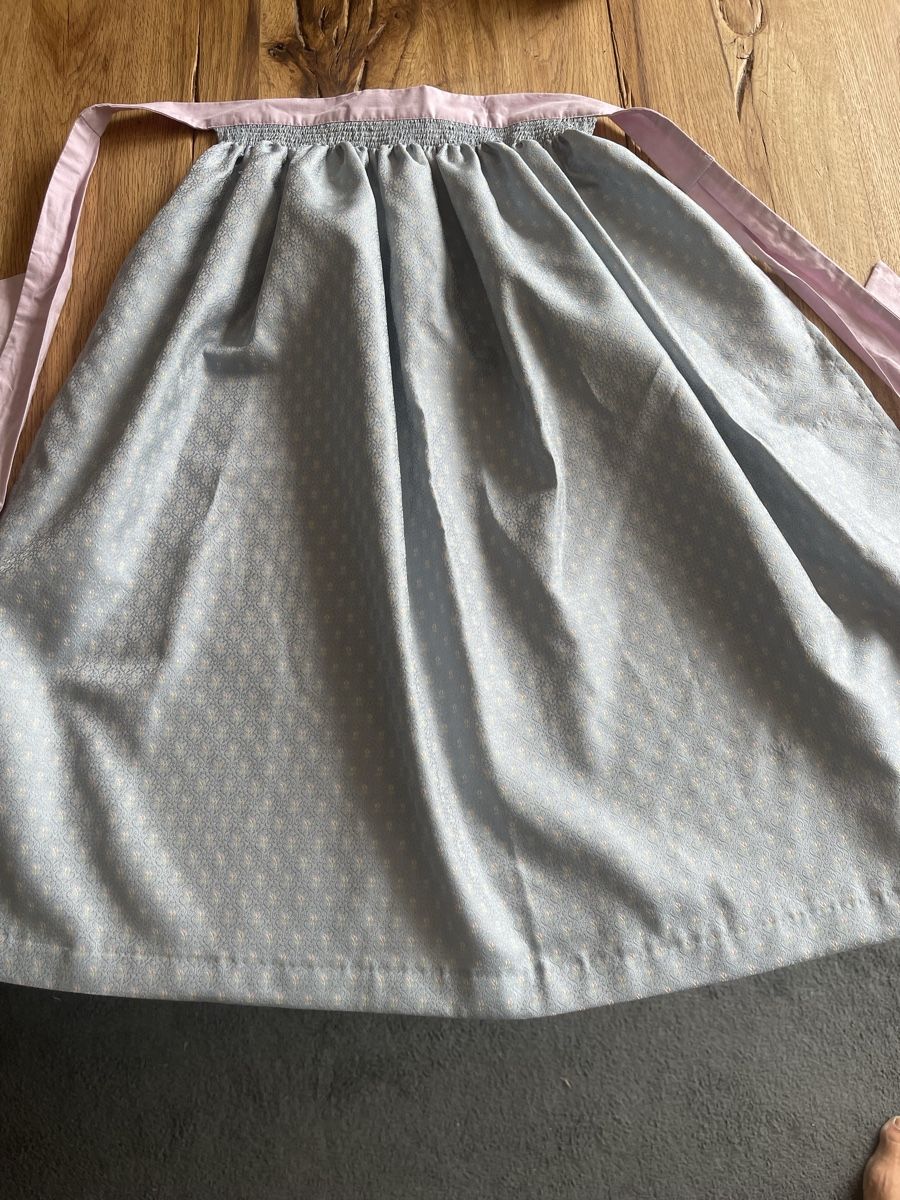 Costumi: Dirndl Wenger – Usato da Hofstetten SO venduto da benji2000 2