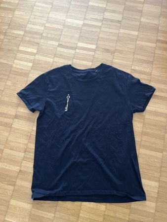 T-Shirt schwarz mit goldenem Siebdruck