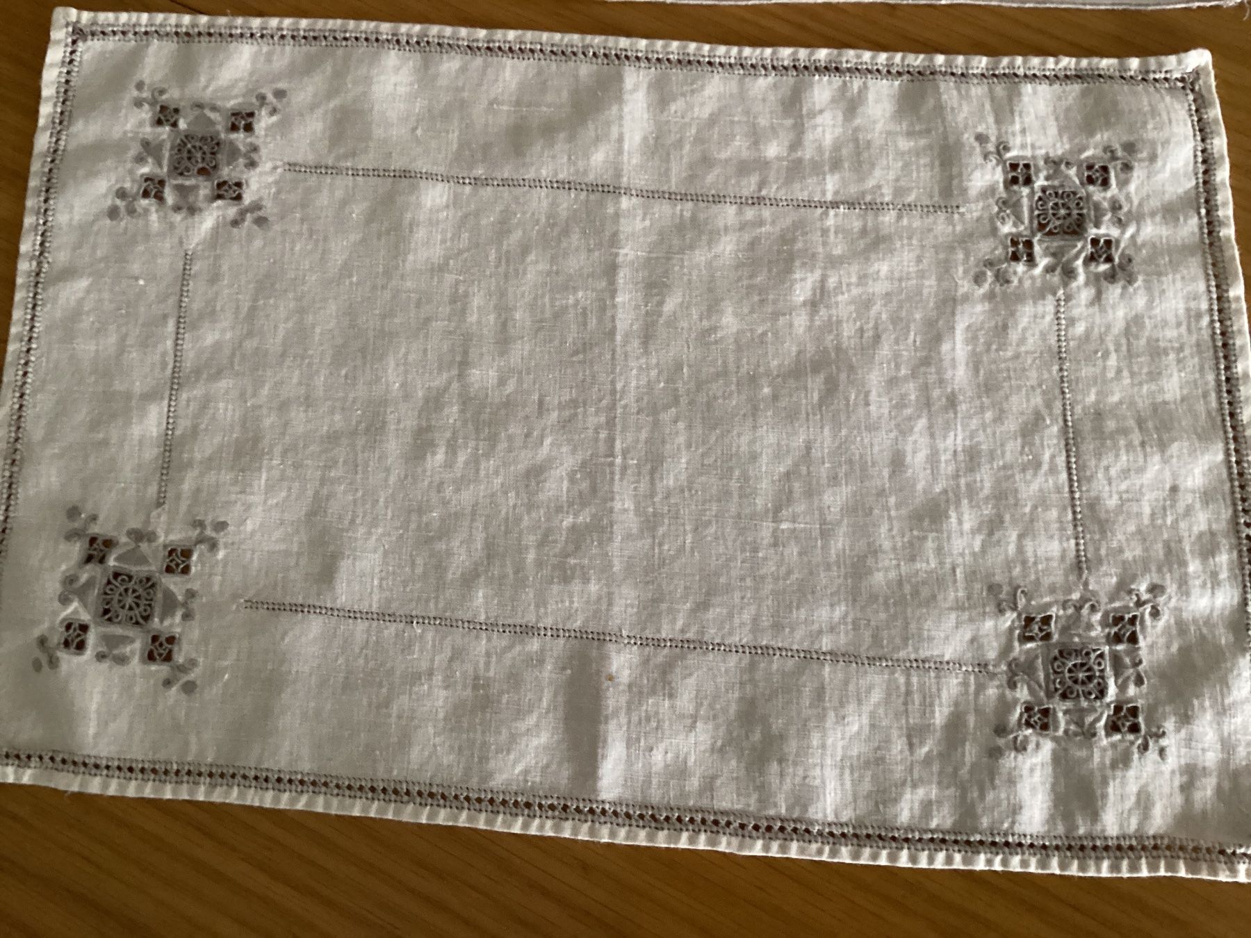 Alle Dekorationen: 3 Spitzendeckeli Leinen Vintage – Gebraucht aus Minusio von scotch111 1