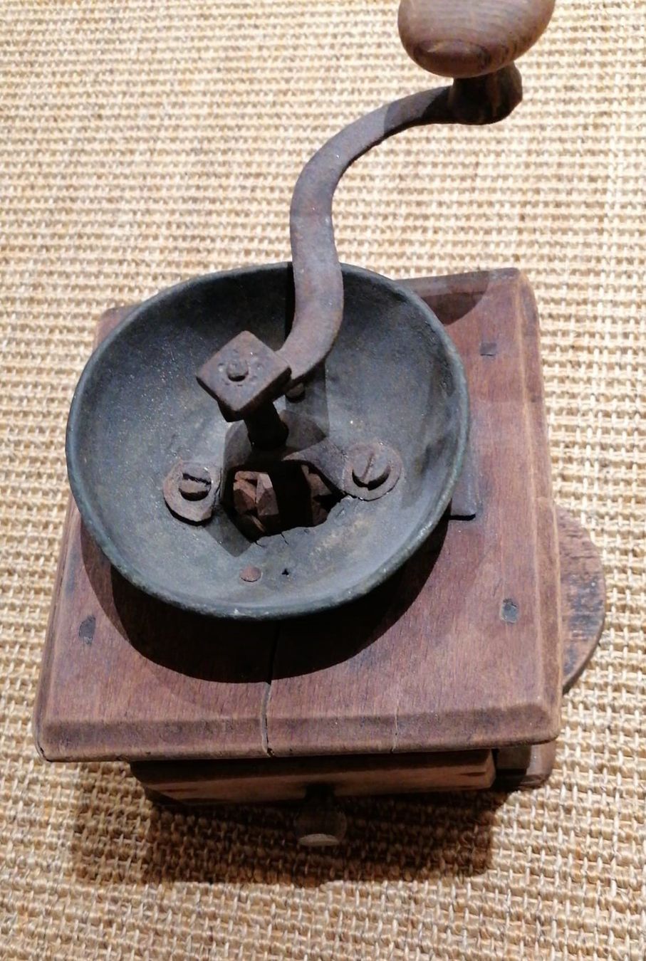 Tutte le decorazioni: antike Kaffeemühle/Dekoration – Usato da Grächen venduto da Hel7890 1