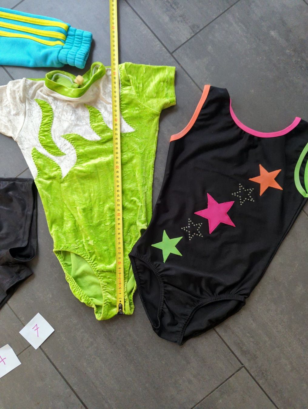 Adidas Lotti & Set di vestiti: Turn Kleider Set. Kunstturnen Grösse 52cm – Usato da Himmelried venduto da Paura 1