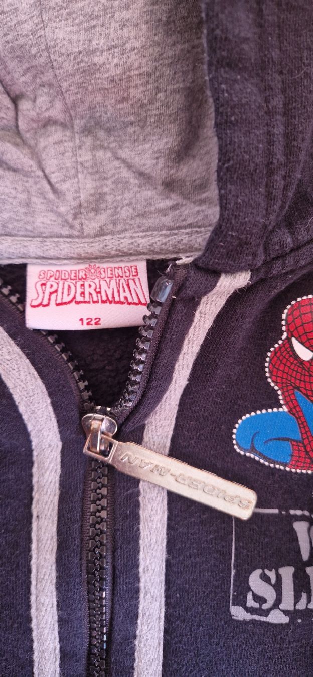 Maglioni & Felpe: Spiderman Kinder-Jacke mit Kapuze, Grösse 122 – Usato da Fällanden venduto da Stern722 1