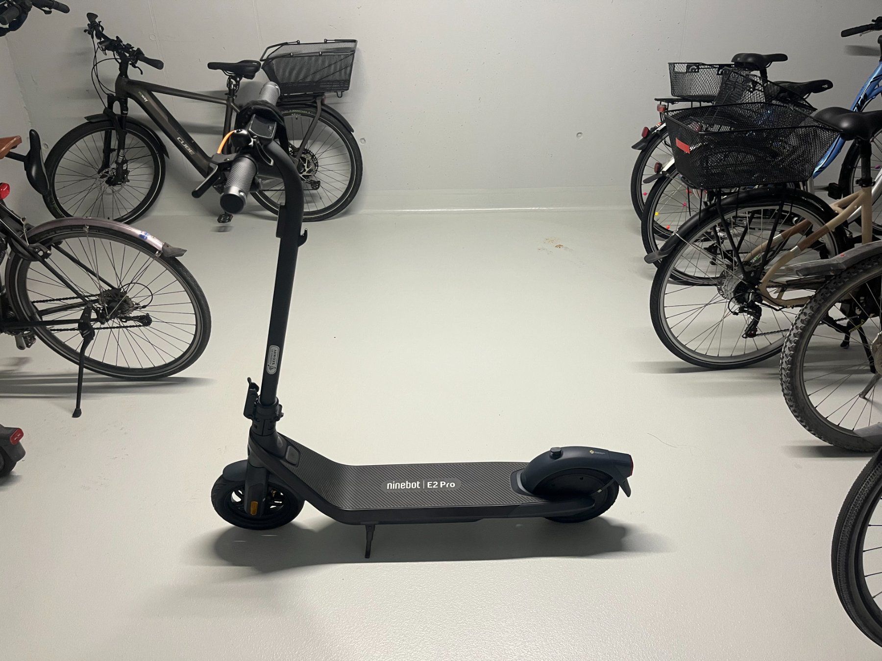 Scooters: Electric Scooter Segway Ninebot E2 Pro – Gebraucht aus Dübendorf von rov_6dqz 1