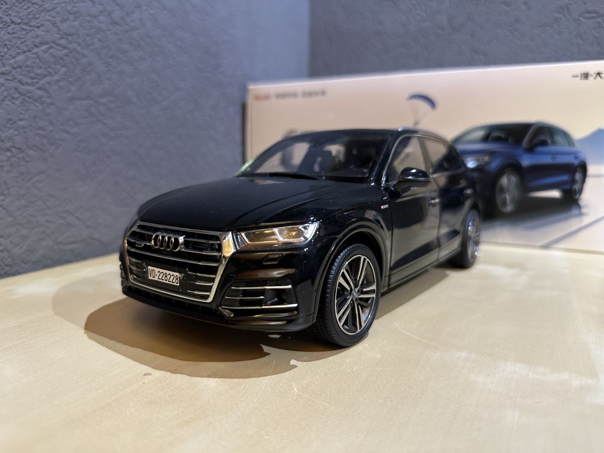 Audi Modellini d'auto: AUDI Q5L 1/18 Paudi – Usato da Monthey venduto da gla_jw8q