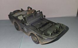 Amphicar Modelauto mit Soldat,  im Tarnmuster, ca. 1:43