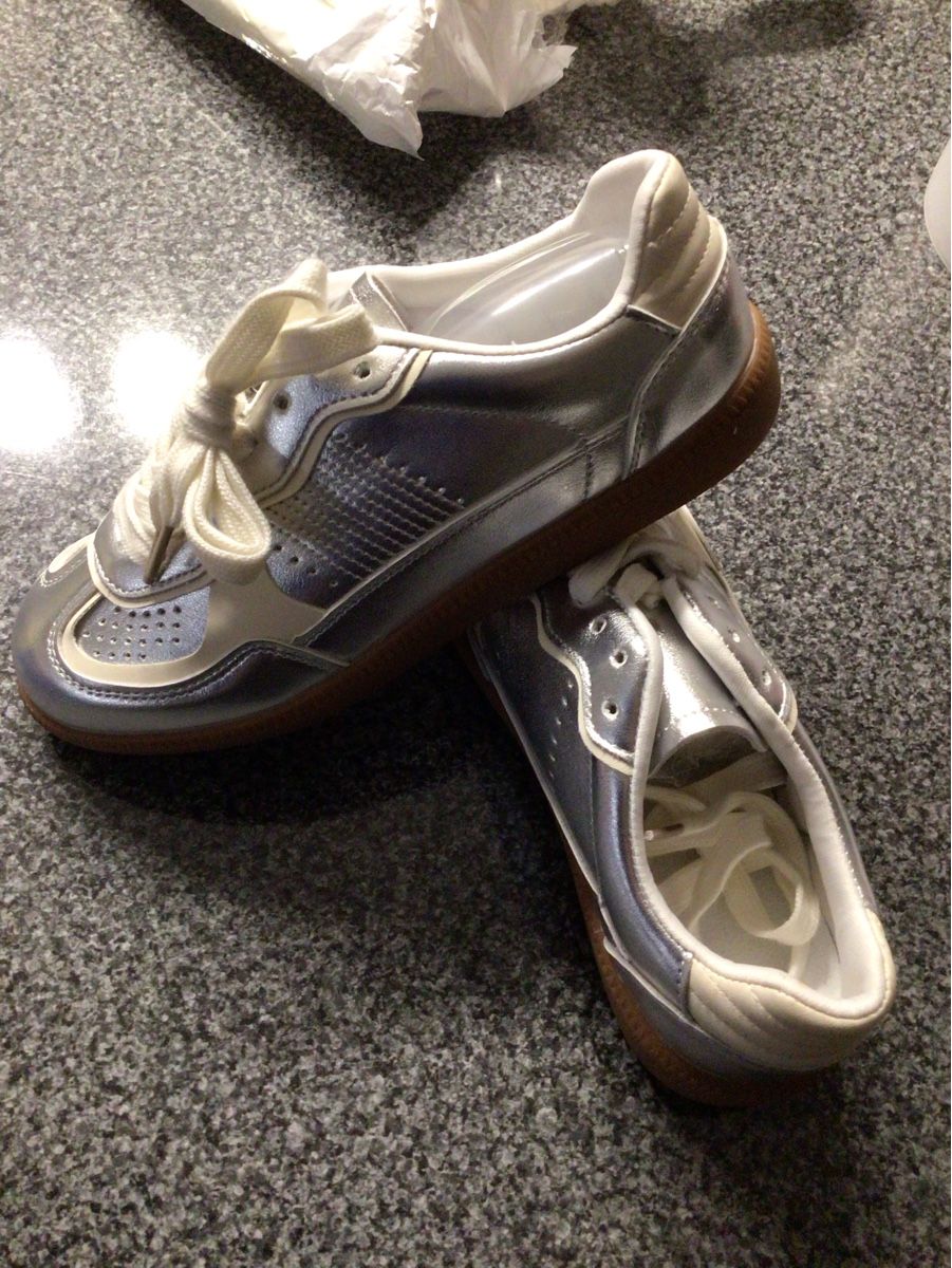 Scarpe da donna: Silberne Sneaker Gr. 39 - stylisch & bequem! – Nuovo (secondo la descrizione) da La Neuveville venduto da reb_l7ty 2