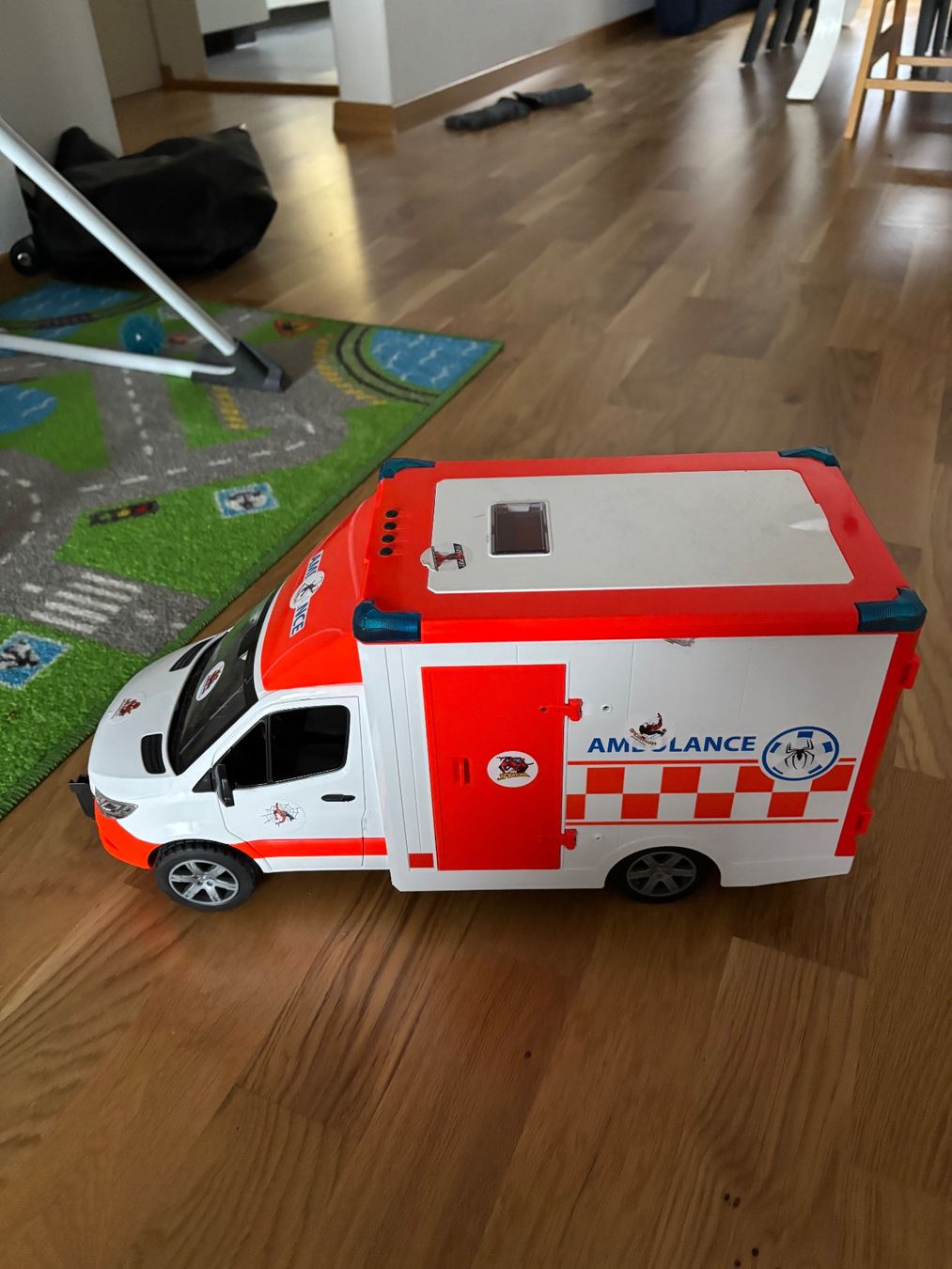 Veicoli per bambini: Ambulance Kinderauto – Nuovo (secondo la descrizione) da Zürich venduto da manuunited 1