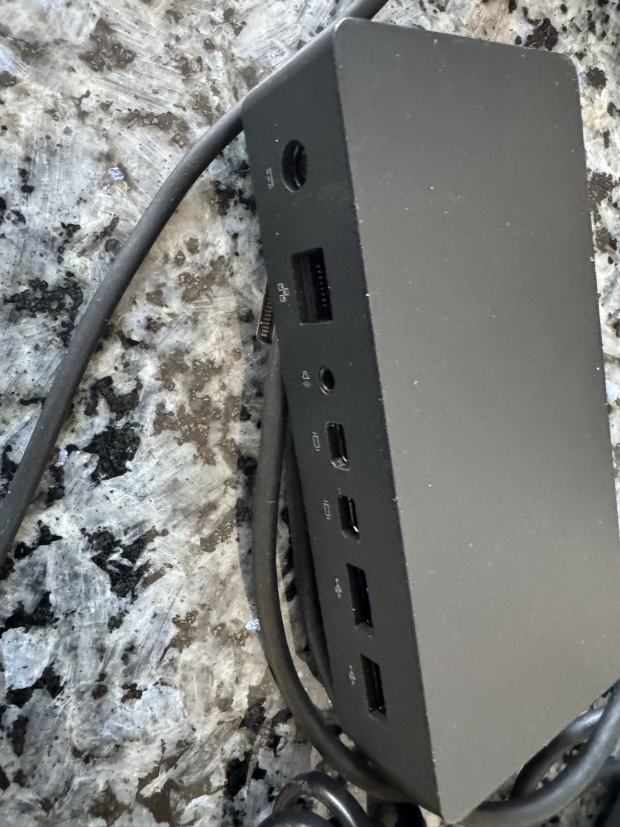 Microsoft Docking station: Microsoft Surface Dock mit Netzteil – 2x Mini DP, LAN, USB – Usato da St. Margarethen TG venduto da Apple_Lovers 1