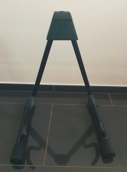 König & Meyer Supporti per strumenti musicali & leggii: 2 Stk. Gitarrenständer König & Meyer wie NEU – Nuovo (secondo la descrizione) da Zug venduto da leo-felix 1