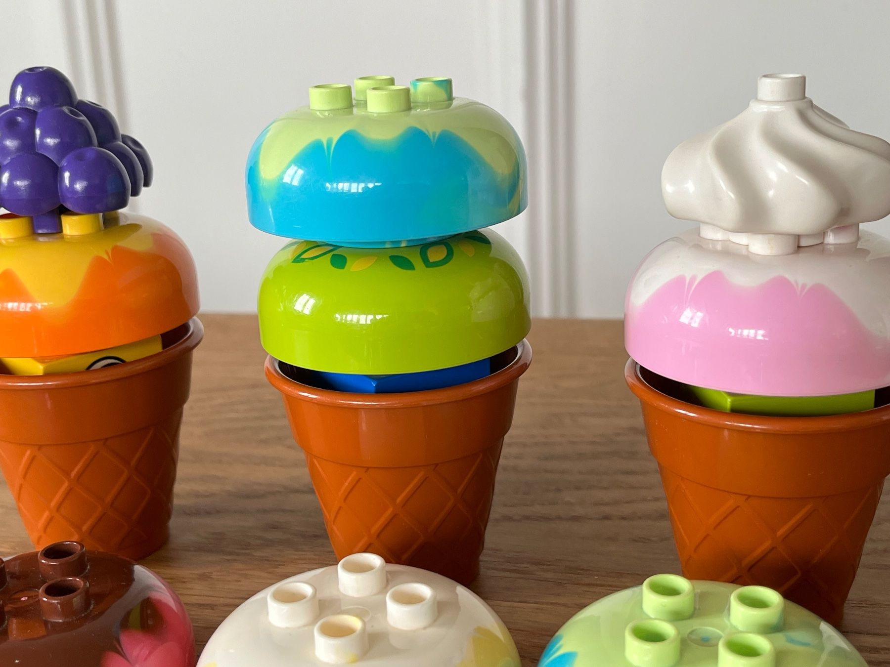 Lego Figuren: Lego Duplo Eisspass Eis Eiswaffel Ice cream Eistüte – Gebraucht aus Ennetbaden von  4