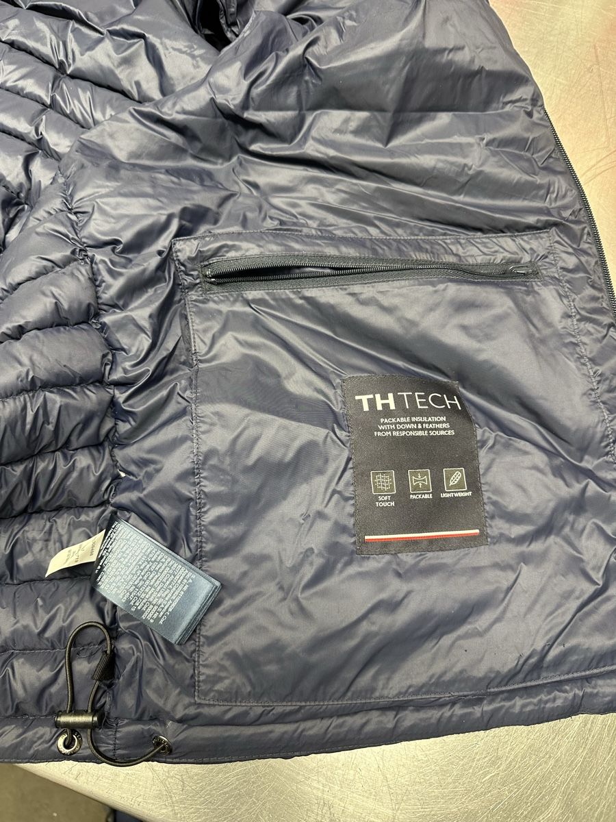Tommy Hilfiger Jacken: Tommy Hilfiger TH Tech Steppweste blau – Gebraucht aus Schwende von weesli 4
