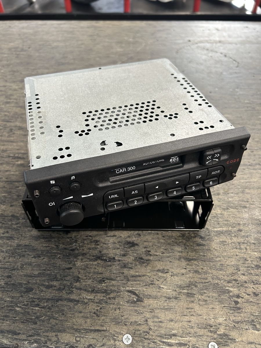 Blaupunkt Radio: Car 300 Blaupunkt Autoradio – Usato da Merenschwand venduto da ___niggi___