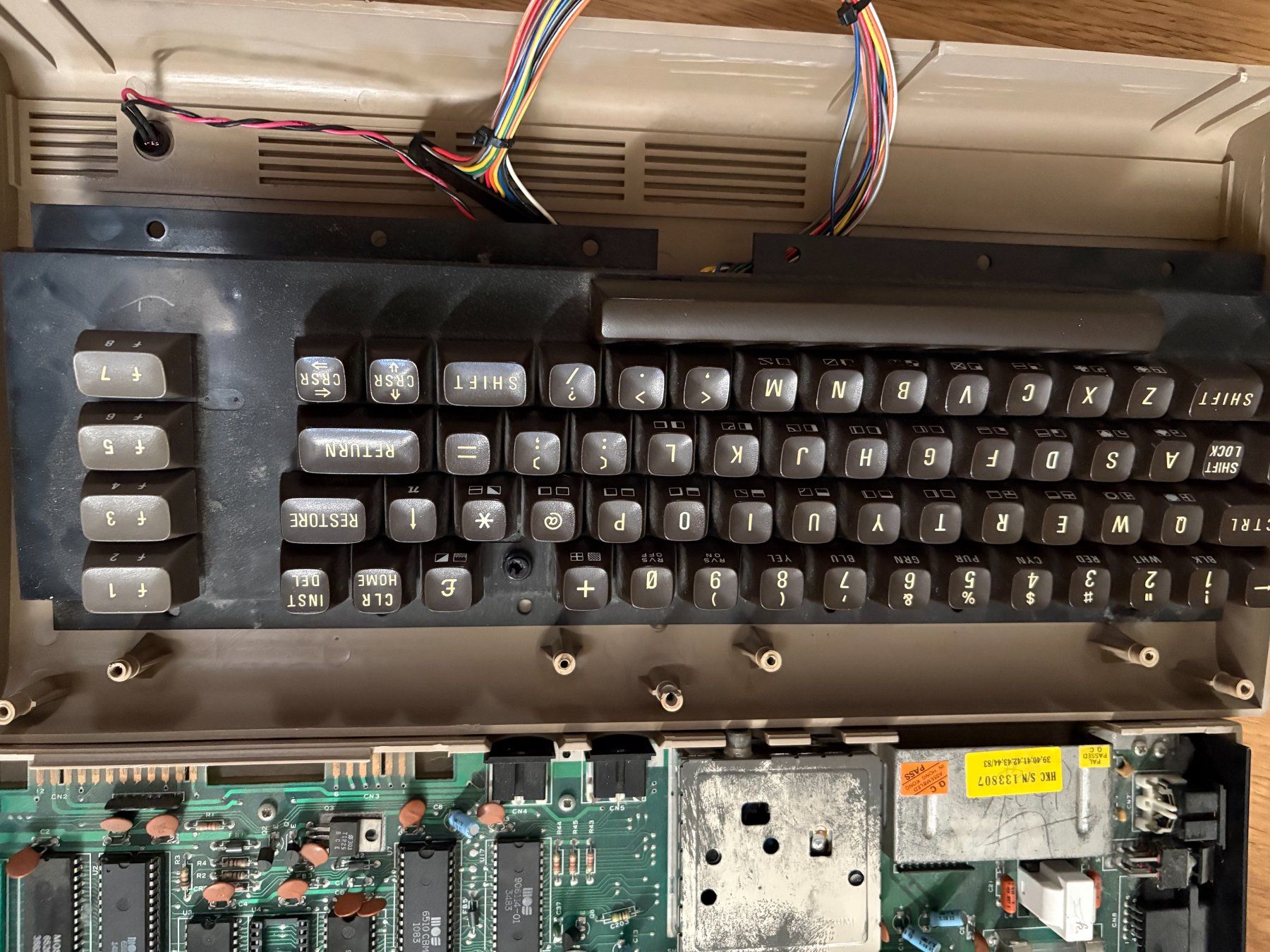 Commodore PCs: Commodore 64 motherboard and parts – Défectueux à Bettingen par rau_5bfh 3