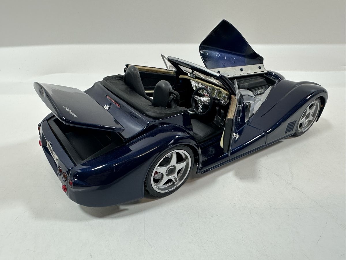 Bburago Modellini d'auto: Morgan Aero 8 1:18, dunkelblau, BBURAGO – Usato da Zofingen venduto da rf9_x2xt 5
