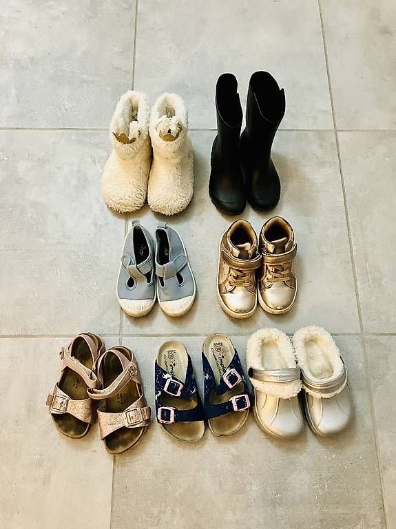 Scarpe per ragazzi: Lot 7 paires de chaussures taille 26 – Usato da Martigny venduto da avf_w8zf