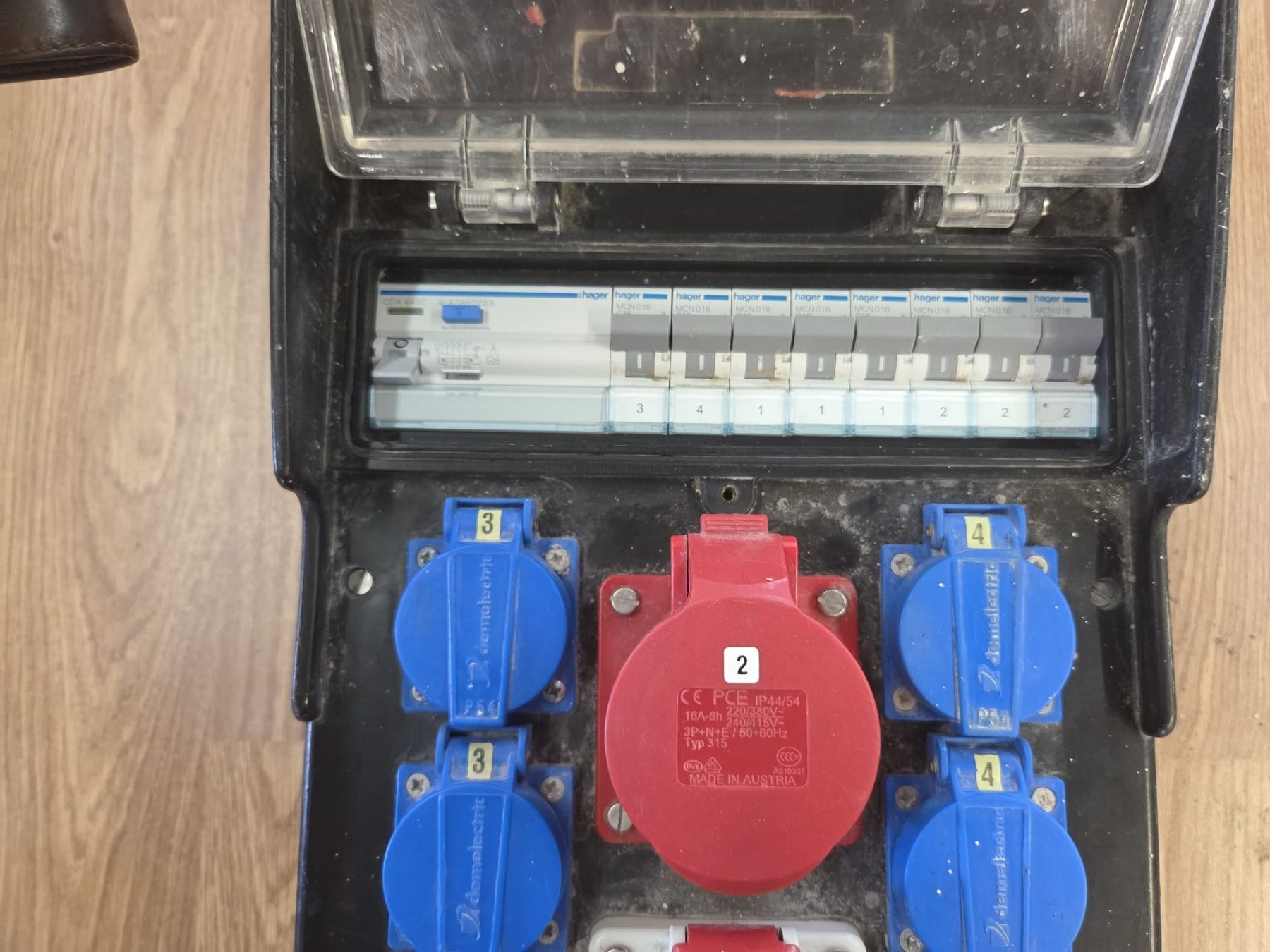 Elektrotechnik: Baustromverteiler  32 A – Defekt aus Oberhasli von Cortina 3