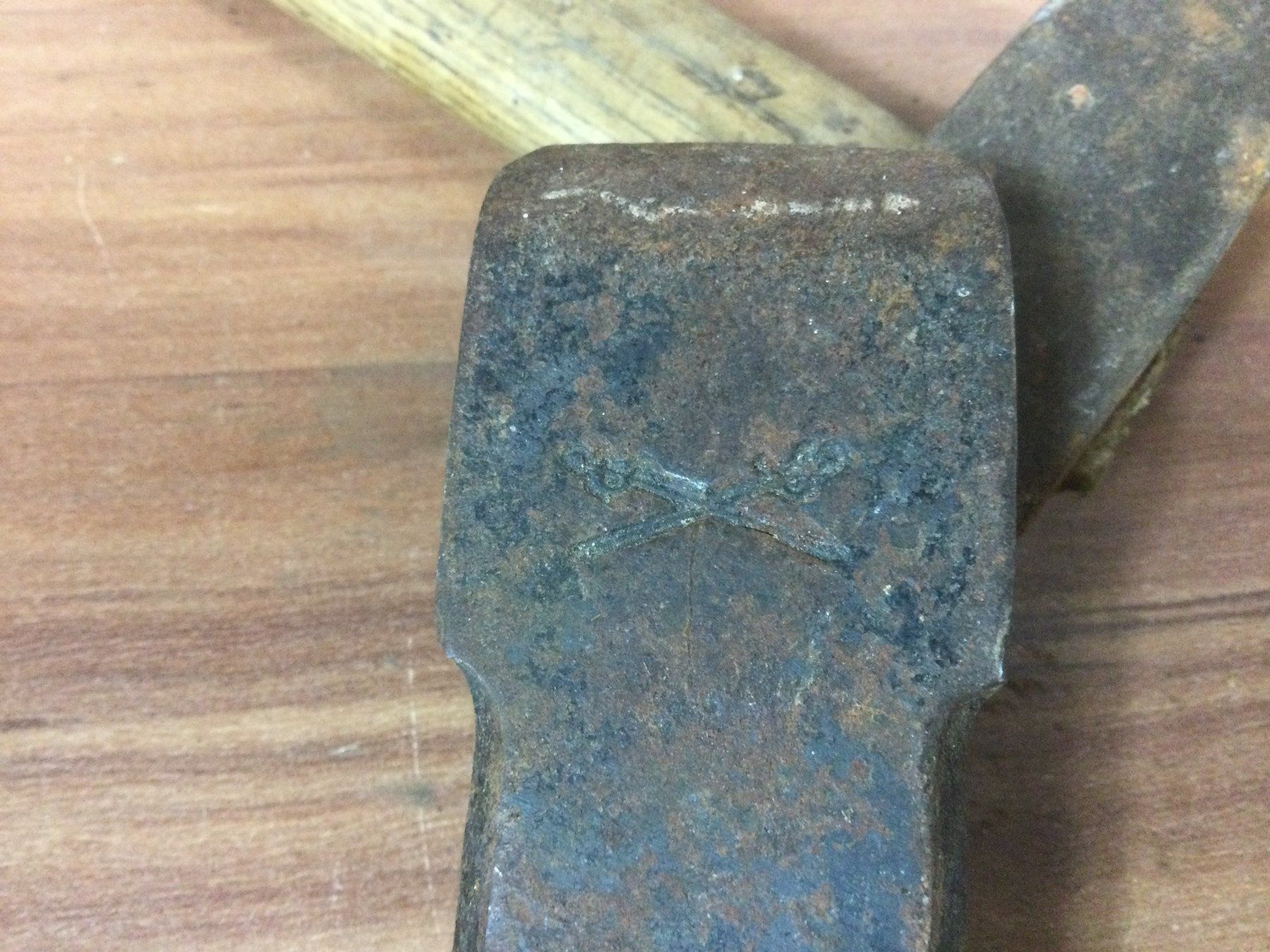 Attrezzi da lavoro: Gebrauchter alter Dängeli Amboss mit Hammer – Usato da Wangen SZ venduto da kuriosum12 4