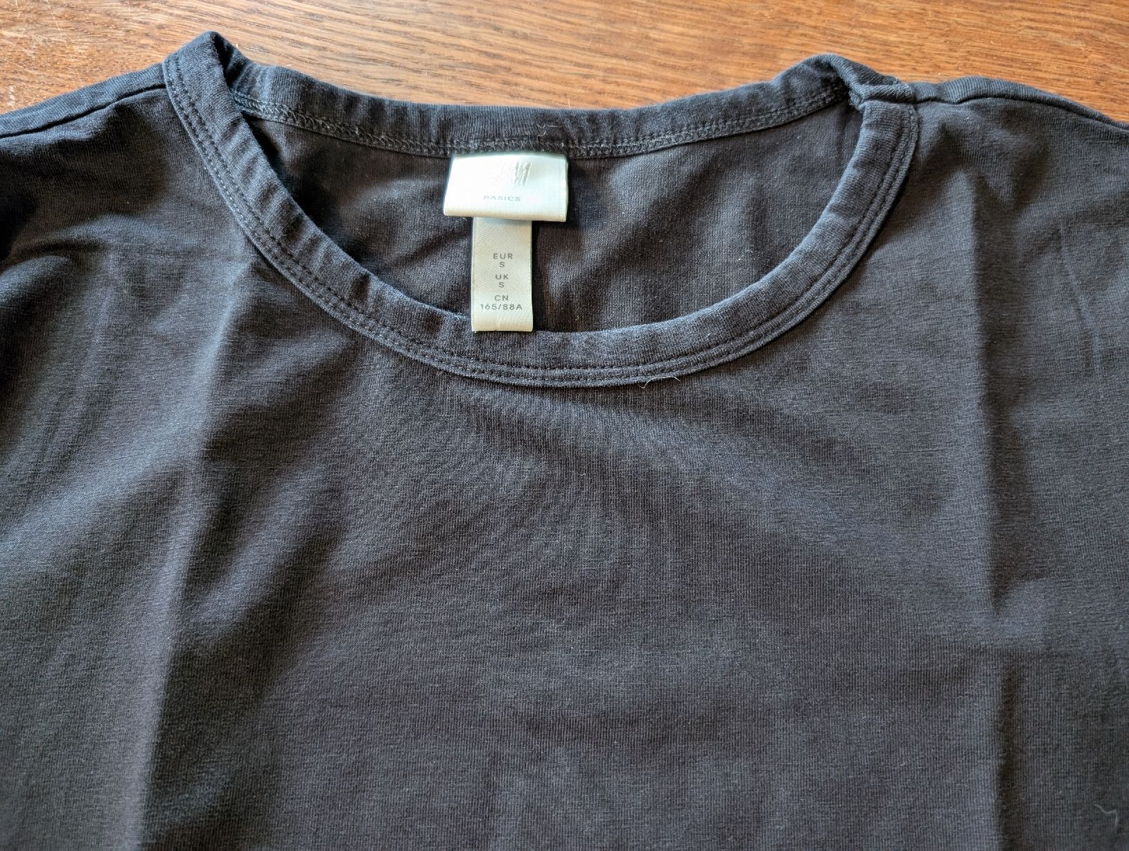T-shirt: Schwarzes H&M T-Shirt Grösse S, Basic Sommer Top Damen – Usato da Bern venduto da Zorro333 1