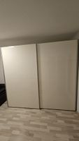 Kleiderschrank mit Schiebetüren Weiss mit Einteilung.