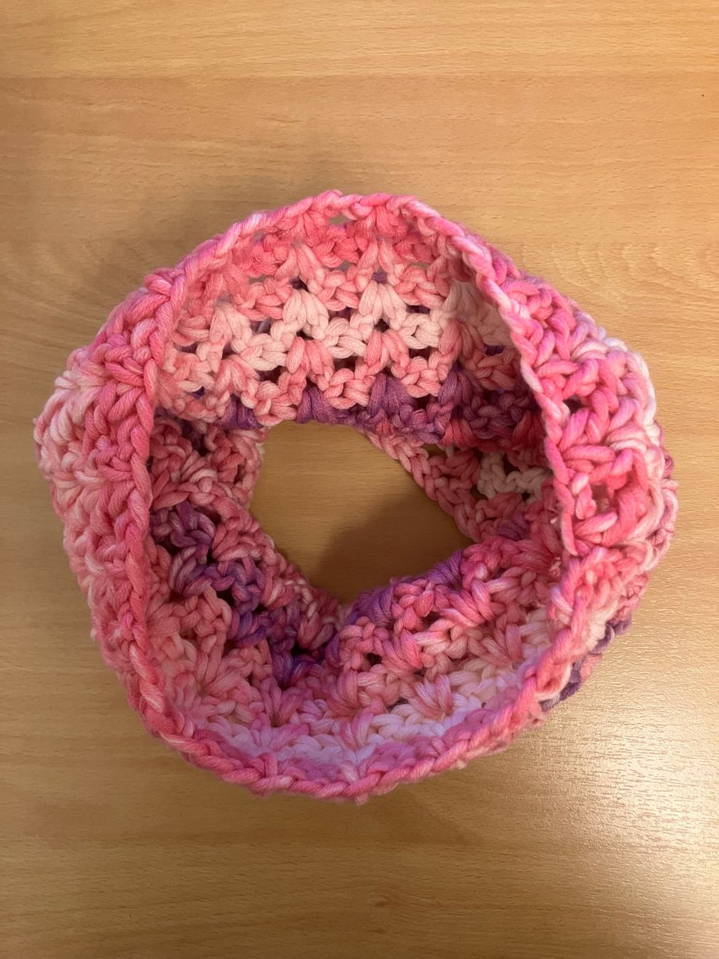 Altro abbigliamento per bambina: Handarbeit: Gehäkelte Mädchenmütze und Loop – Nuovo e nell'imballaggio originale da Allschwil venduto da Loreleyla 2
